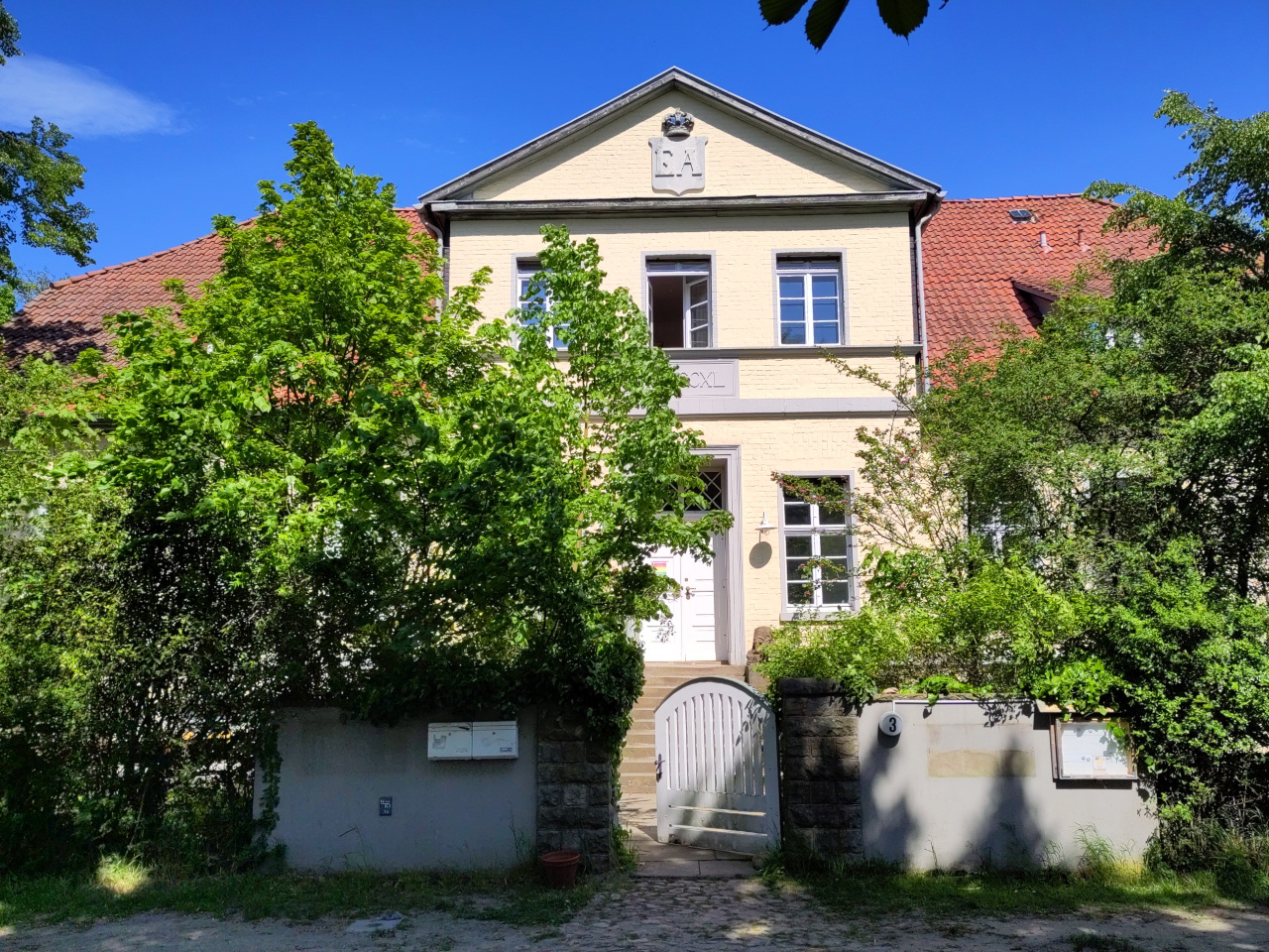 Vorderfront des Hauses