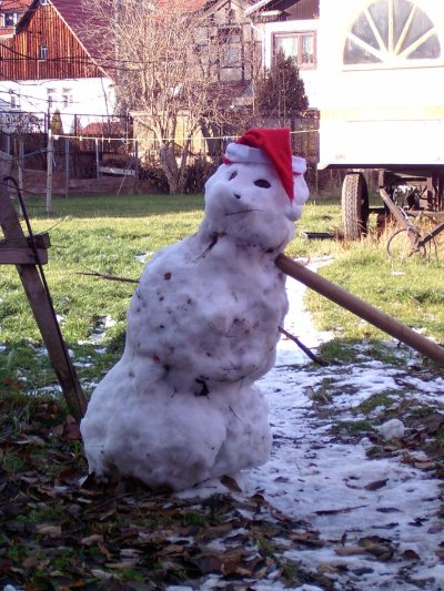 abgestützter Schneemann