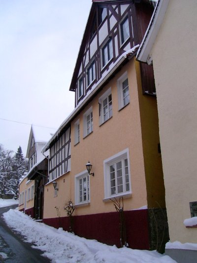 Fachwerkhaus von der Strasse aus